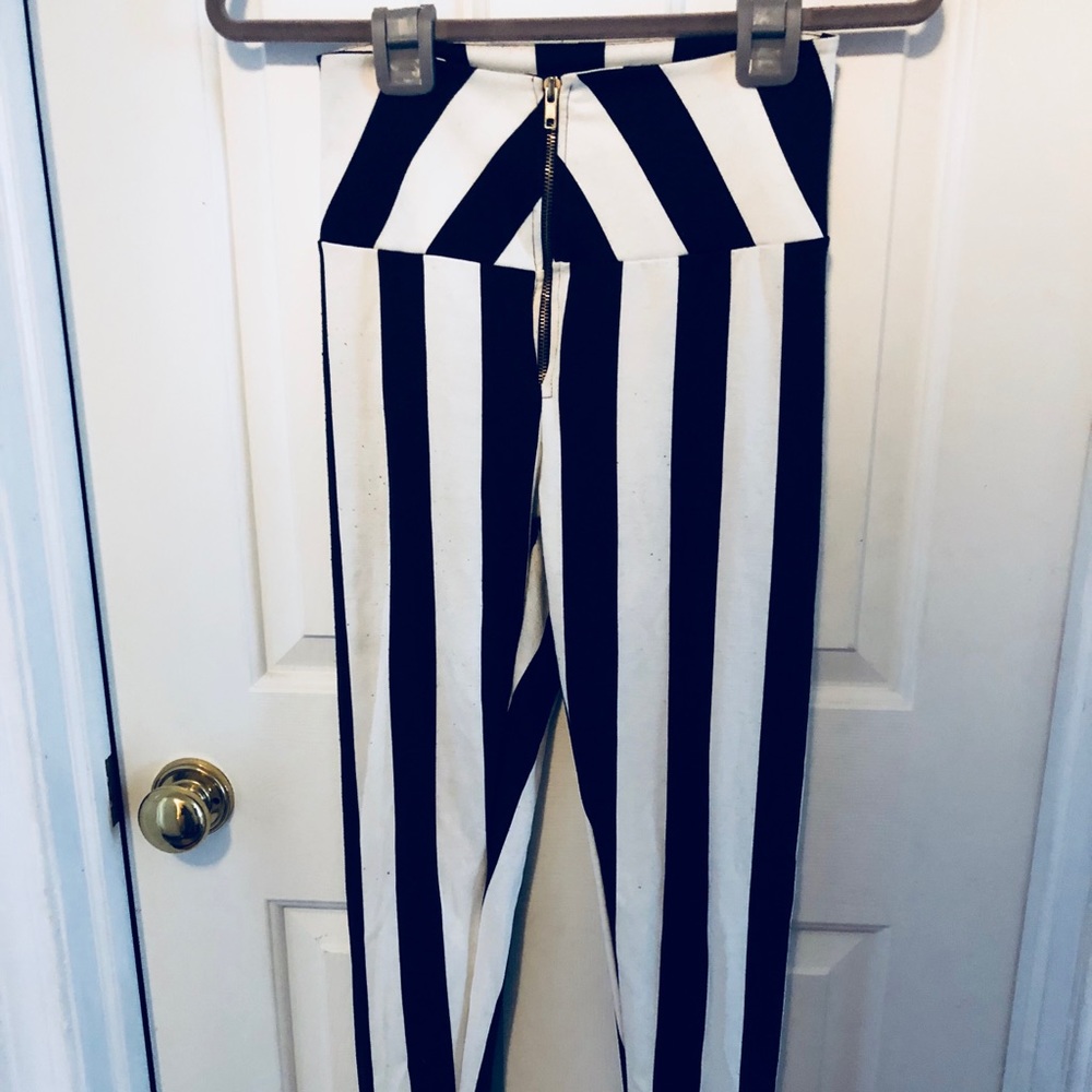 Black and White Vertical Striped Leggings